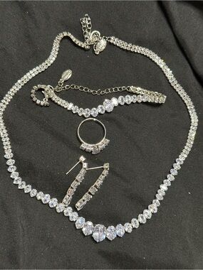 Silver Tone Rhinestone Jewelry Set – Costume Jewelry ✨